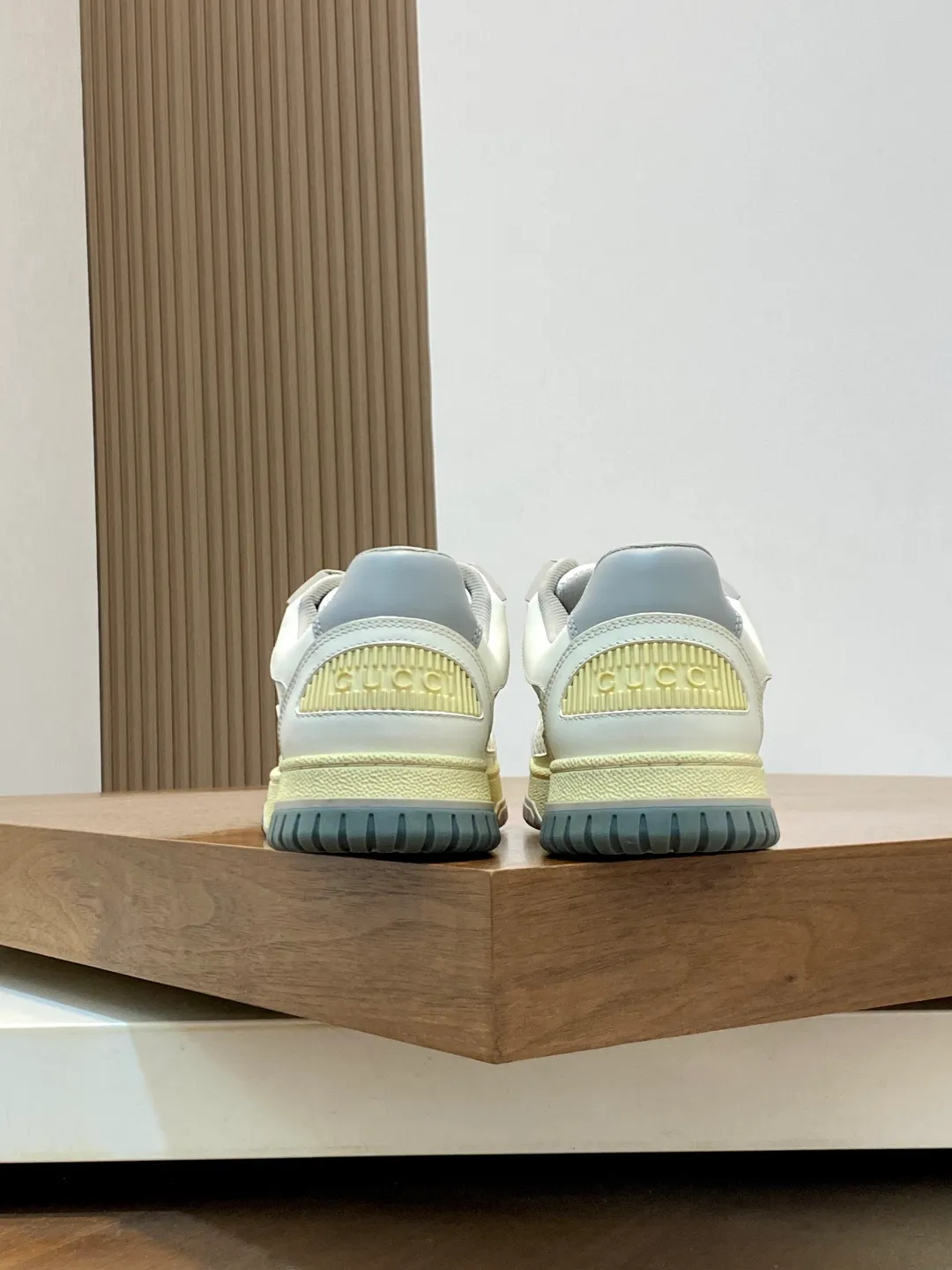 Men's Shoes 💰660 𝐆𝐮𝐜𝐜𝐢 𝐑𝐞-𝐖𝐞𝐛 As the first sneaker created by Sabato De Sarno for Gucci, the Re-Web series reinterprets the brand's classic stripes and sets off the modern silhouette design with bold and unique details. These shoes are crafted from white leather. This new sneaker is ingeniously decorated with many of the brand's classic details, and is equipped with a bright red and green webbing tongue, which will make people fall in love at first sight. White leather treated with a special process for softness and luster, with an embossed grainy texture. Script Gucci logo and interlocking G web label with Interlocking G and script Gucci logo. Rubber outsole with interlocking G detail eyelets. Web tongue. Size: 39-44 (customized for sizes 38 and 45)